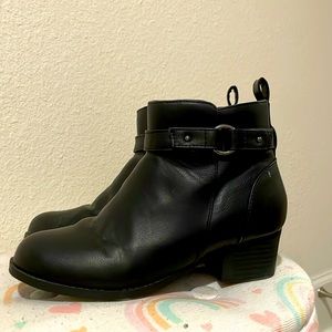 Boots with a heel black size 4 pre-used